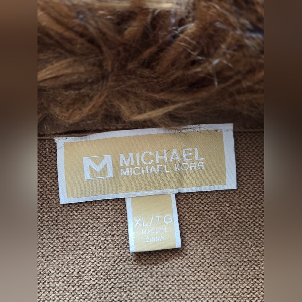 MICHAEL KORS Tan Cardigan Sweater with Faux Fur Collar. Size XL - Picture 11 of 12